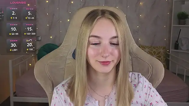 Shy_Polly live cam on StripChat