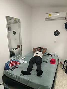 bigdick211292 live cam on StripChat