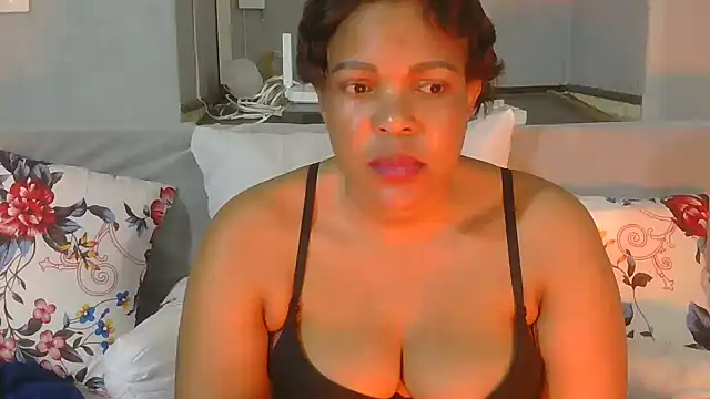 YellowPeaches webcam