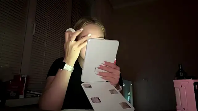 DoraBerley live cam on StripChat