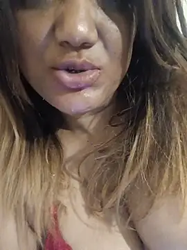 Indianpleasure300 live cam on StripChat