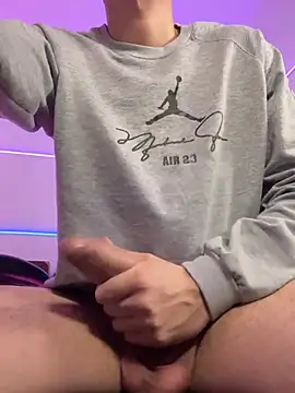 bigryann23 (M young) - HUGE SQUIRT OF MILK