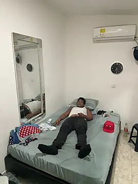 bigdick211292 live cam on StripChat