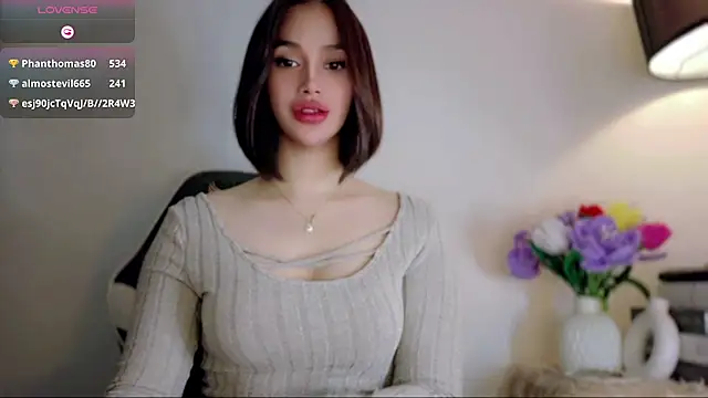 Anna_HollyDoll live cam on StripChat