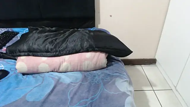 SweetHotBabby18 webcam