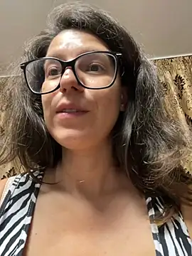 NadiraNoor webcam
