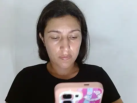 SarahFriendly live cam on StripChat