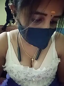 Tamil_Rani- live cam on StripChat