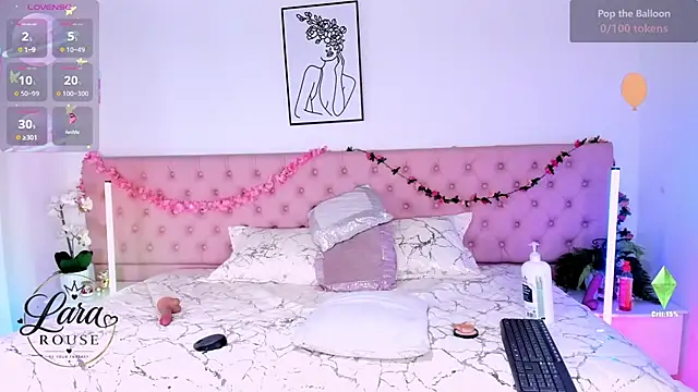 LaraRous webcam