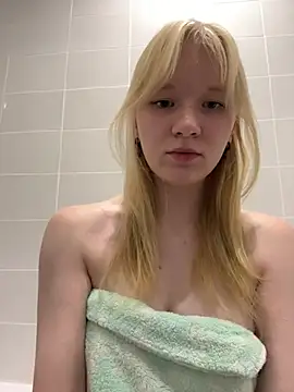 korimelon (F teen) - Taking off my cute shorts