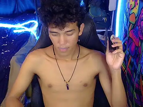 hugekenbigcock live cam on StripChat
