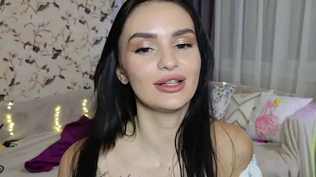 MilaaSweety live cam on StripChat