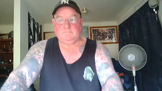 KINKYBLUEYES69 live cam on StripChat