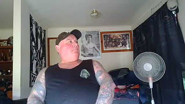 kinkyblueyes69 (M mature) - NAKED CLOTHES OFF