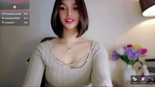 Anna_HollyDoll live cam on StripChat