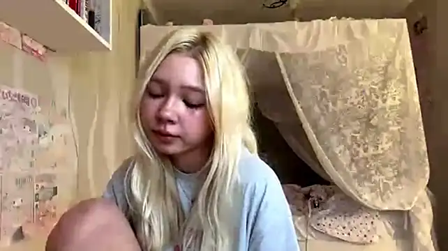 LinaFloww webcam