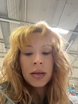 _Little_Ginger live cam on StripChat