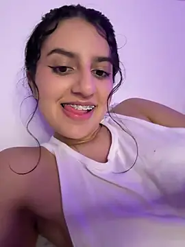 OhMySelenyx3 live cam on StripChat