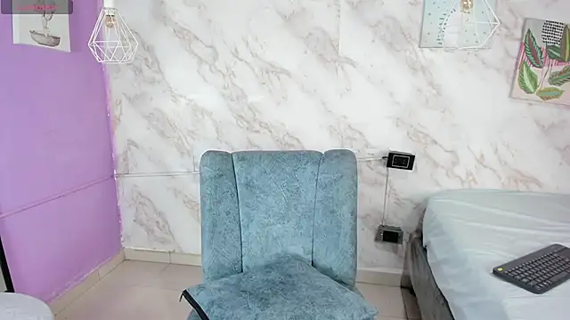 Lauren_smiles webcam