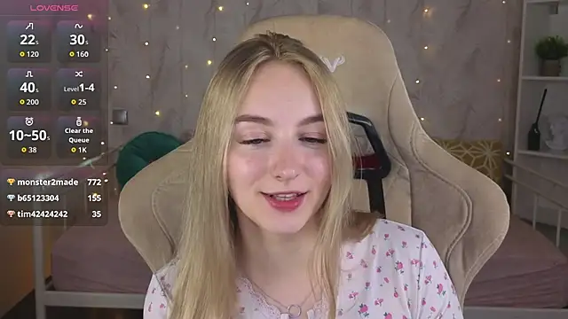 Shy_Polly live cam on StripChat