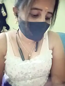 Tamil_Rani- live cam on StripChat
