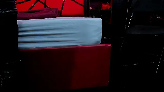 ScarletWais webcam