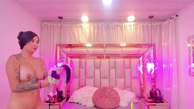Francesca_Skuirt live cam on StripChat