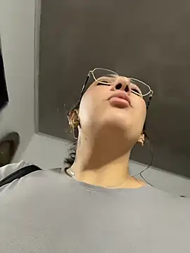 KittyObsession live cam on StripChat