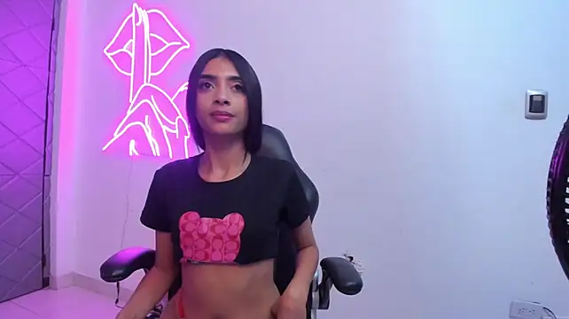 KattyLilli live cam on StripChat