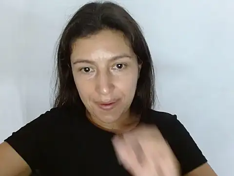 SarahFriendly live cam on StripChat