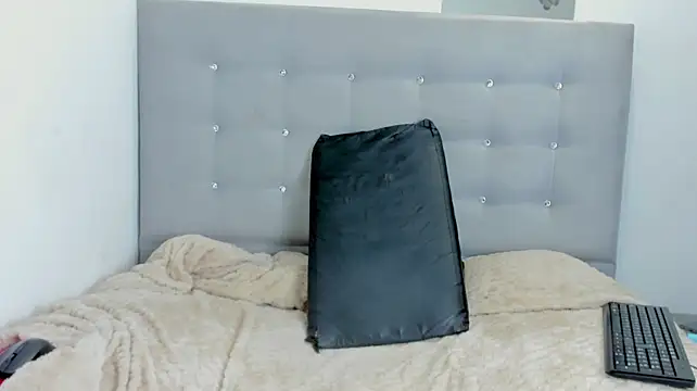 andreaa_squirt live cam on StripChat