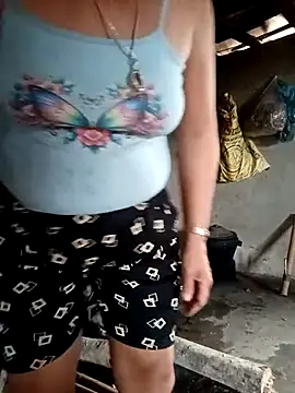 NyloveSquirt