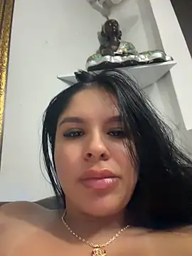 Elara_Luxe live cam on StripChat