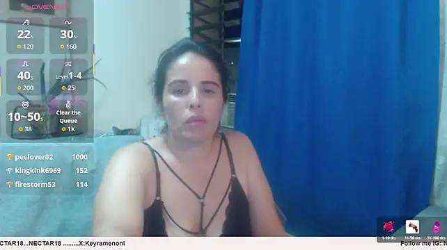 KeyraMenoni webcam
