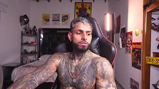 logan_hugh8 webcam