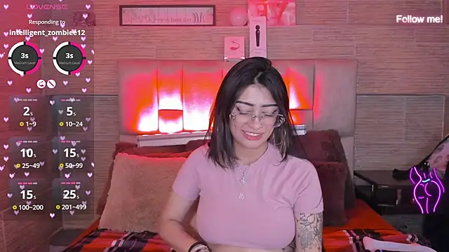 mia_devine_ webcam