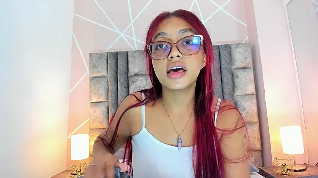 Nahomy-hott live cam on StripChat