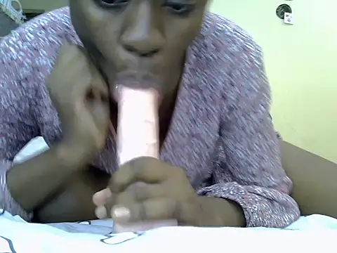 fine-ebonie webcam