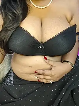 Curvy_Pooja