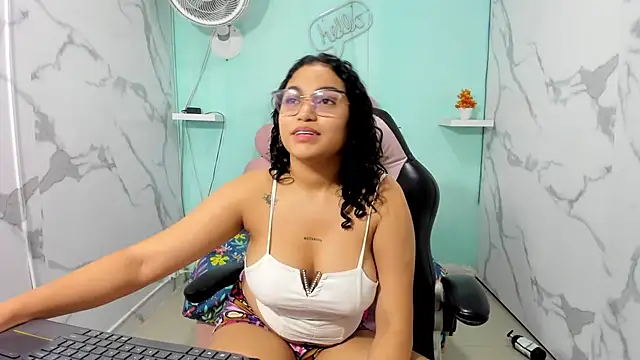 valeria_martinez19 live cam on StripChat