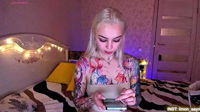 LillyMoure_ live cam on StripChat