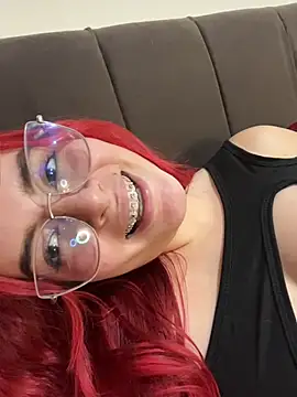 Soffi_hoot live cam on StripChat