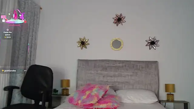 esmeralda_li live cam on StripChat