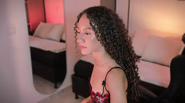 ChloeMoreti live cam on StripChat