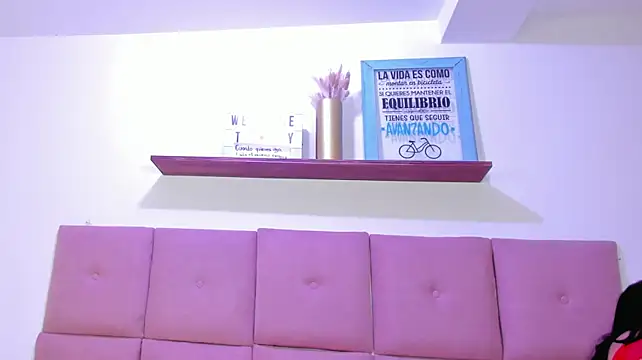 Piinksoul149 live cam on StripChat