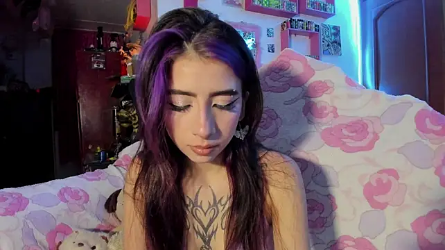 Rebecahart live cam on StripChat