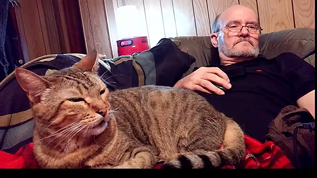 snickers1 (M grandpa) - to jerk off