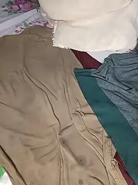 KindlyPullback live cam on StripChat