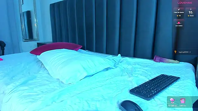 Dayanavelez live cam on StripChat