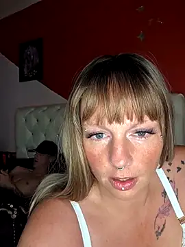 antonia89 (F milf) - New nails